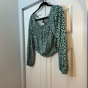 Divided H&M Green Floral Smocked Crop Top Long Sleeve Size L NWT
